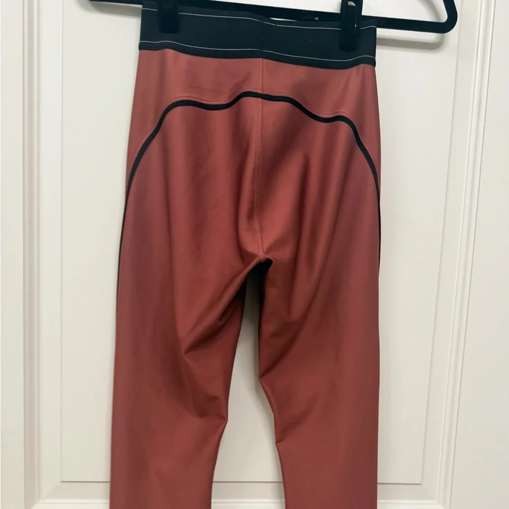 ALO Yoga Rust Red High-Waist Leggings with Black Waistband